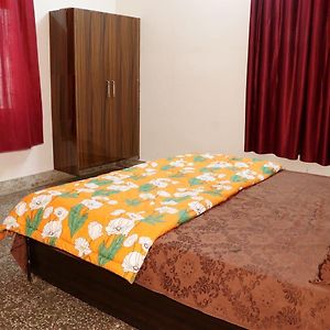 Hotel O Emerald P G H Prayag Guest House